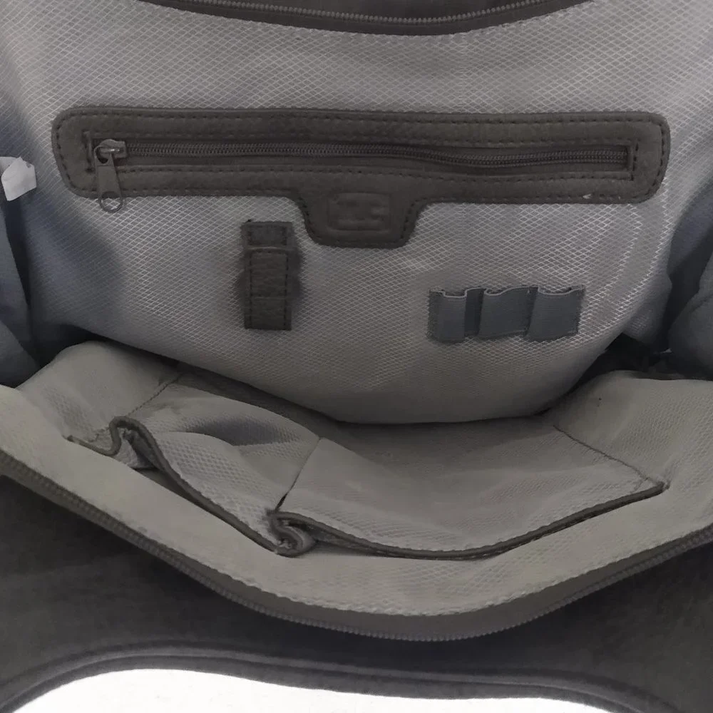 Gray purse with organization. Croc & gold accents.